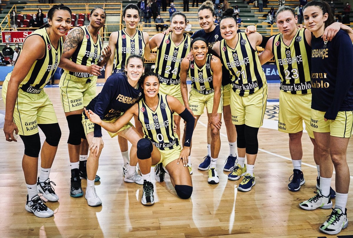 lvntbzks's tweet photo. #PotanınKraliçeleri 31/31 ile FİNALDE!
Tebrikler @fbkadinbasket 👏👏👏 https://t.co/tnReprTmEq