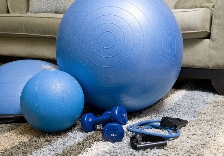 UVWeightLoss's tweet photo. Workout Wednesday tip!

Use exercise flash cards. 

Write down different exercises on flash cards (like squats, jumping jacks, or push-ups), then pull cards at random and do the exercise, or challenge someone for a fun family workout!

#hmrdiet #utahweightloss #weightloss https://t.co/PrsMccwTC9