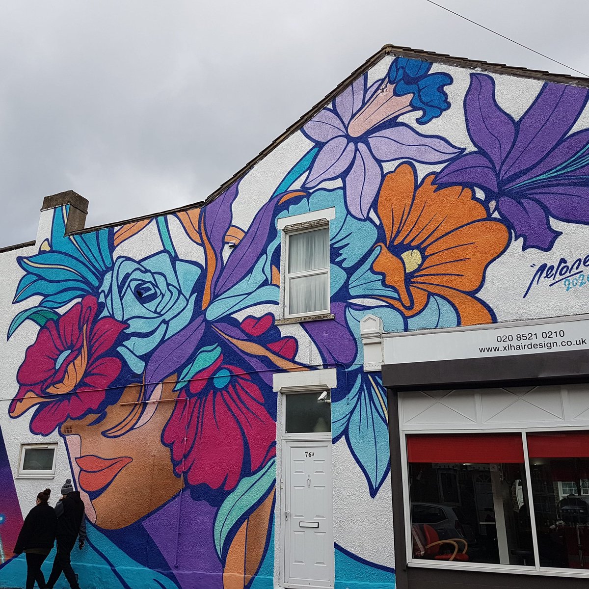 Amazing floral explosion of colour by Nerone in Walthamstow, east London. #lovelondon #eastlondon #walthamstow #awesomestow #e17 #walklondonseelondonfeellondon #thestreetisthebiggestfreeartgallery  #streetart #urbanart #urbancanvas #art #nerone #londontourguide #bluebadgeguide