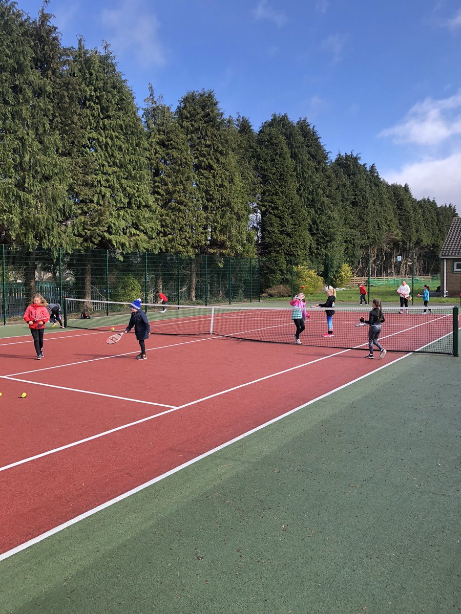 Dau dydd anhygoel efo sgiliau gwych yn ein camp tenis yn Gastell Nedd👍🎾

Two great days at our tennis camp in Neath with lots of new skills👍🎾

Cadw llygaid am ein clwb tenis yn cychwyn 19/04 👀

Keep on eye out for our tennis club starting 19/04👀