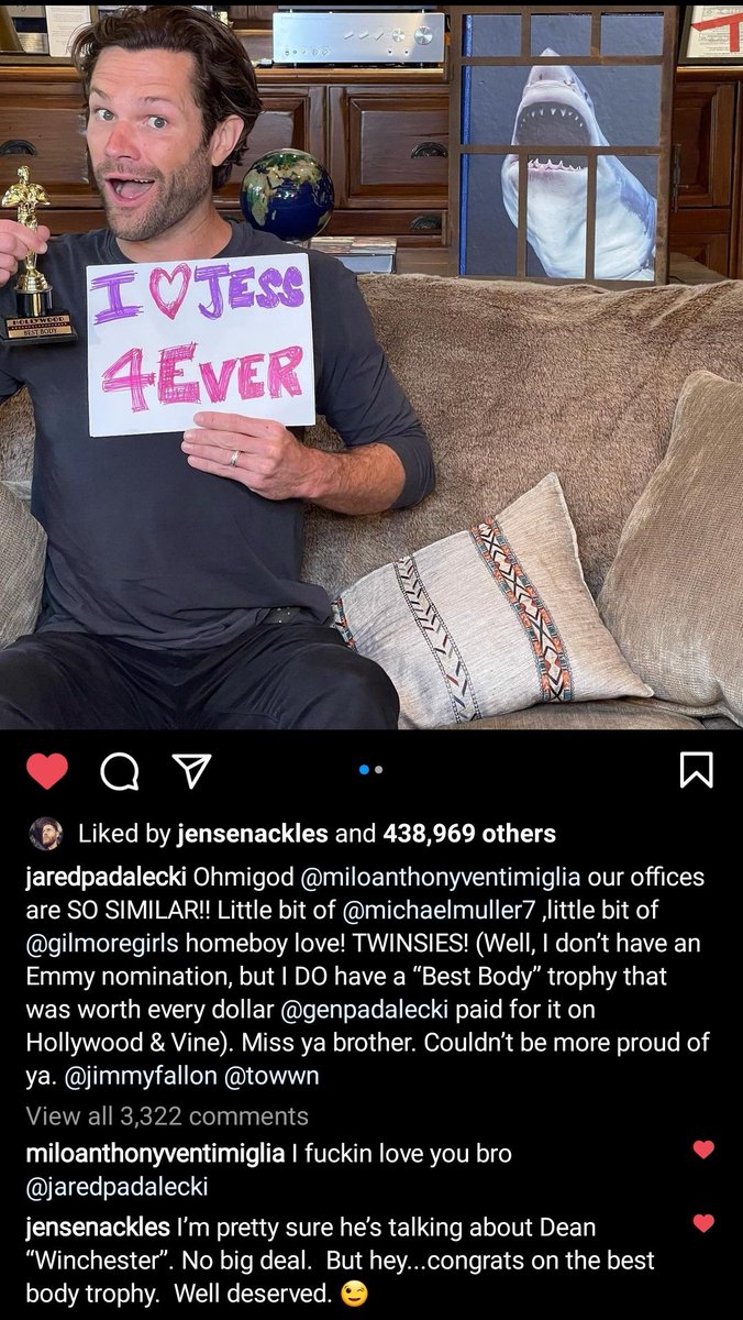 RabbitHole_BB's tweet photo. Jensen liked and commented on Jared's post 😊💙 #thelittlethings 

"But hey...congrats on the best body trophy. Well deserved. 😉" https://t.co/PiaLcZbecr