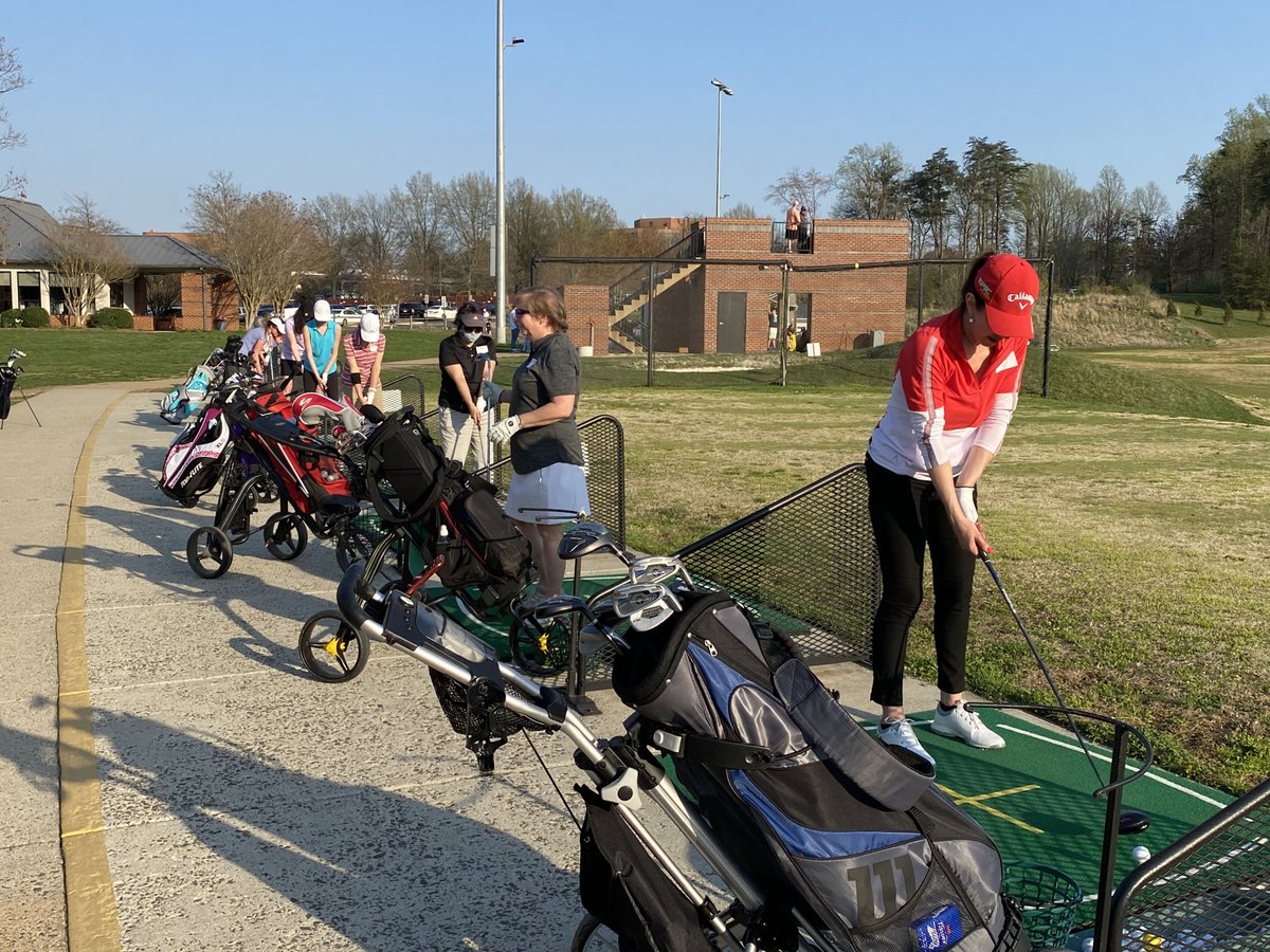 GolfFairfax's tweet photo. Perfect day for @women_oc outing! Our instructor had car issues but we still had an awesome time, learned some #GolfEtiquette and made new friends! Hats off to Katie who got a bogie her first time playing!  @womensgolfday #womenoncourse #womenwhogolf #womenwithdrive #inviteher https://t.co/17yHWAkll6