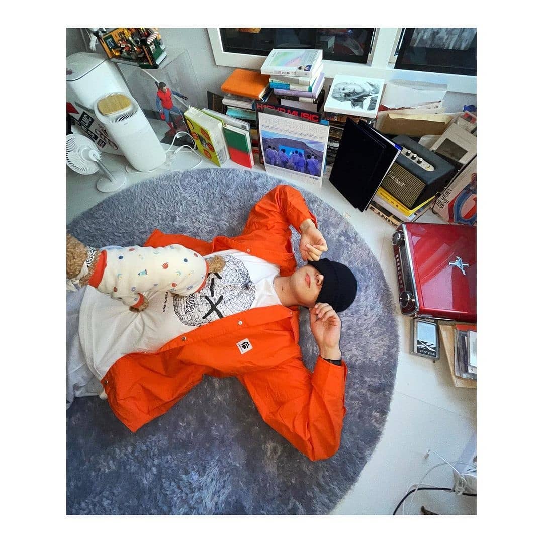 ph1spain's tweet photo. "i'm homebody🏡"

no hace falta ni traducción🧡

#ph1boyyy #ph1 #H1GHRMUSIC #하이어뮤직 https://t.co/BdPXYCflal