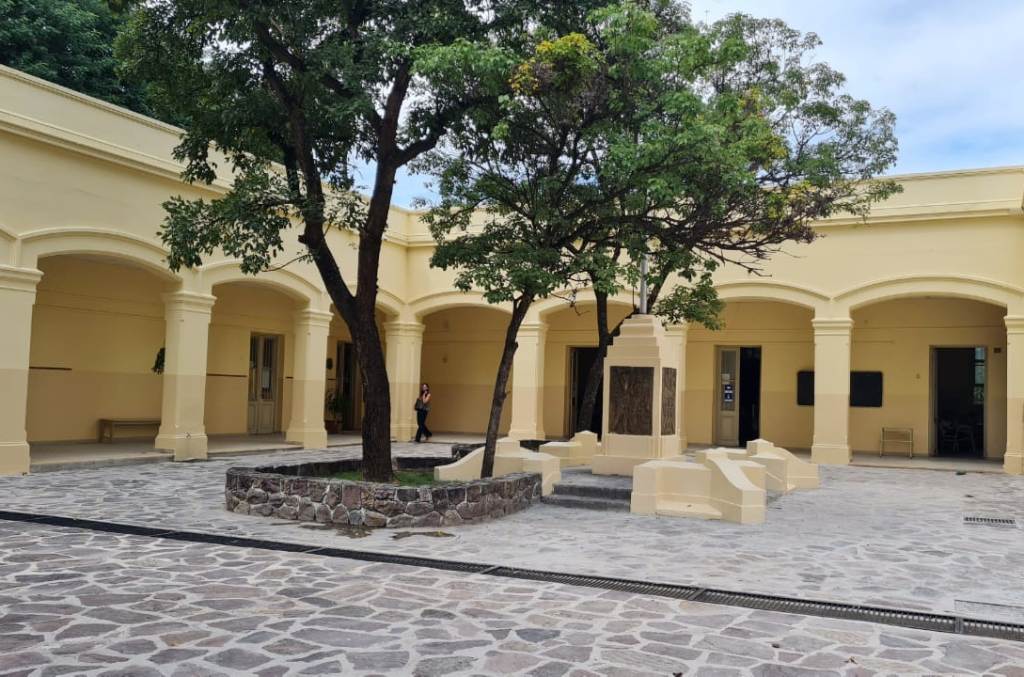 JefaturaSalta's tweet photo. En la escuela Belgrano (ex Normal) se cambiaron pisos y contrapisos, se hizo un refuerzo estructural, desagües pluviales, conductos de ventilación y optimización del servicio de agua potable, entre otras obras.
👉https://t.co/WcC65TXGQm

#ObrasParaSalta #BuenMiércoles https://t.co/6SMiszm3hU
