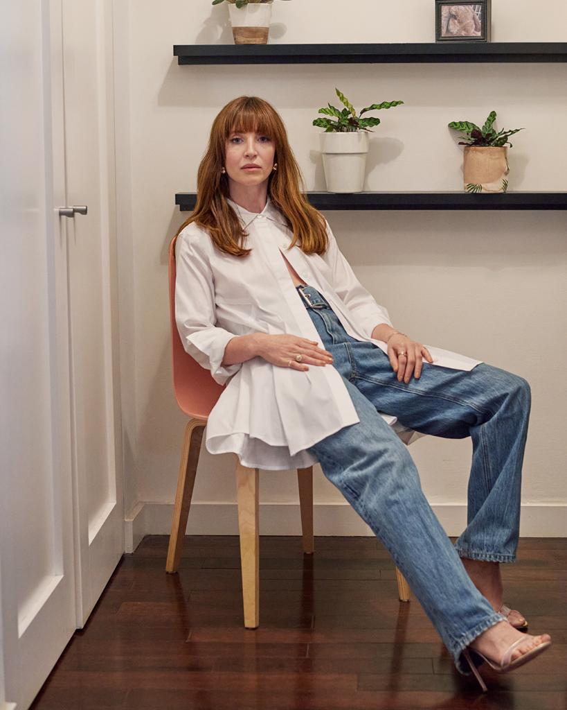 Donna Karan New York on X: Donna Karan Modern Icons: fashion stylist Sarah  Slutsky reclaims the traditional 9-to-5 white shirt as an out-of-office  essential. #DonnaKaran  / X