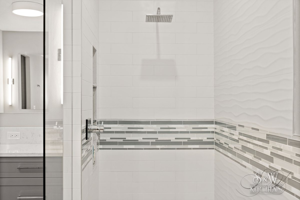 SWKitchens's tweet photo. Beautiful tilework in this bath with a combined wet area - shower and bathtub together. Designer Larissa Hicks. https://t.co/13IgrlEA1m
#SWKitchens #KitchenRemodel #BathRemodel #OutdoorKitchens #dreamkitchen #farmhousekitchen #bathdesign #outdoorliving #homeremodel https://t.co/UPziigUYRH