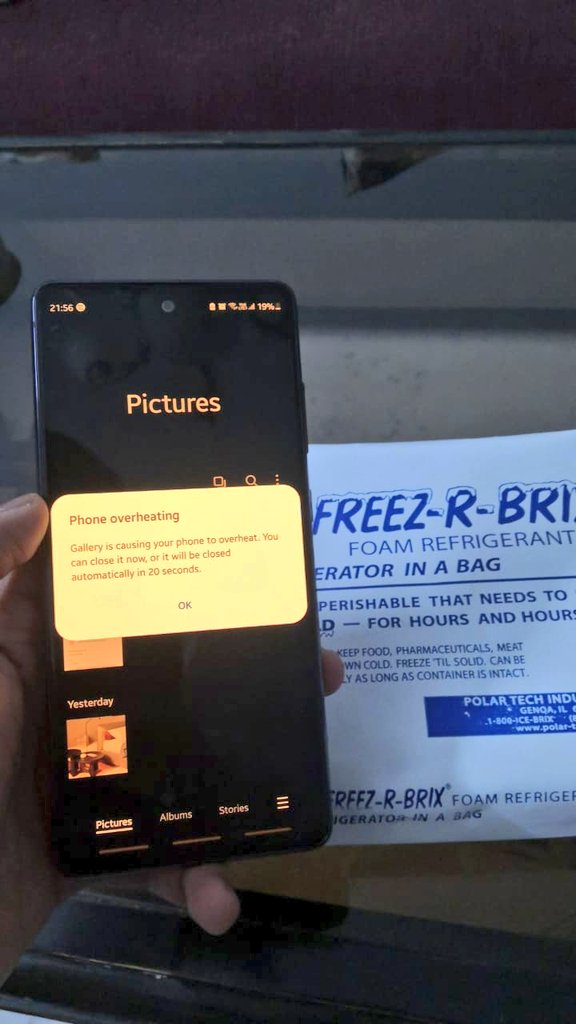 _kaaaaartik's tweet image. #GalaxyS20FE @SamsungMobile @SamsungIndia @SamsungMobileUS Samsung S20FE should include ice brick in its packaging, #SamsungNote7 flashback. Any excuses, Samsung? Can you replace this burning phone? @jagograhakjago @MKBHD Phone of the year?