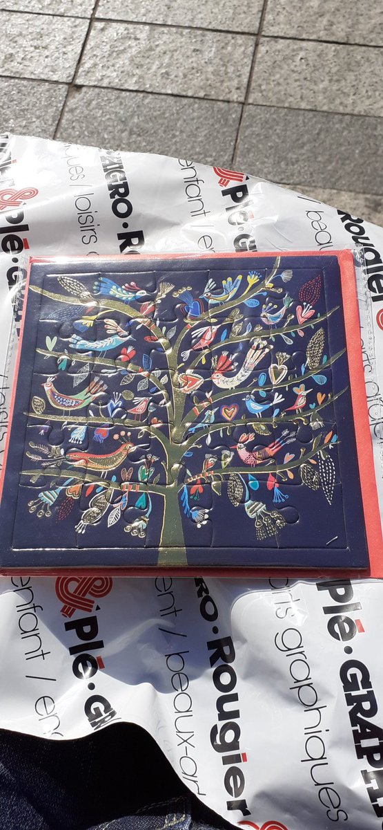 tronchedecake's tweet photo. @foorchaytte @LaMauvaiiiiise @SatournePasRond @Aurlie00310431 @AlexandreDuc @GrandChefPigeon @thomascorbet_mo Moi j'ai trouvé une pire carte postale qui en même temps fait puzzle chez #Graphigro .
Je suis refait elle est trop belle !
🤩🤩🤩 https://t.co/2HZs8lTYkN
