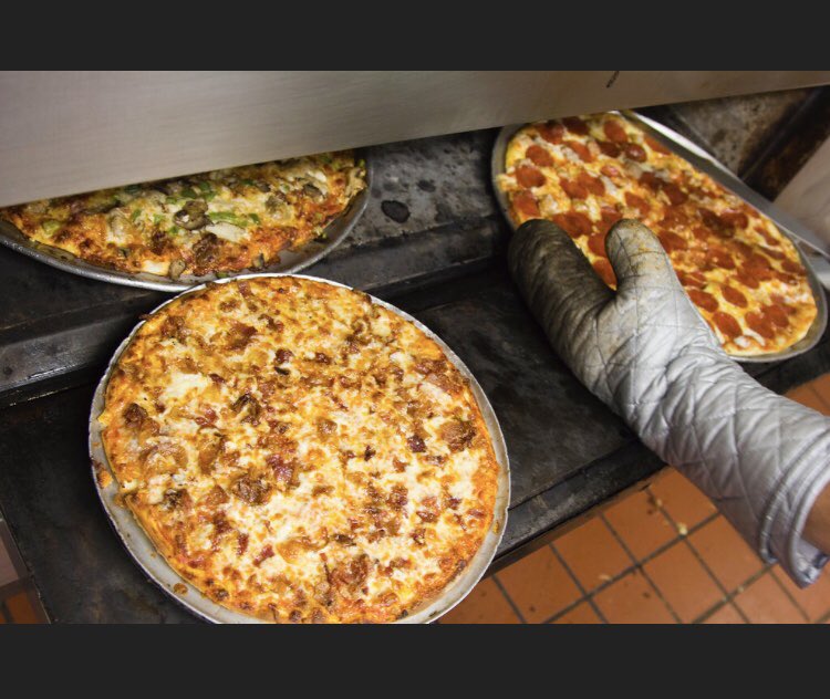 AddrokDirty's tweet photo. @eurobikesnob Muskegon Mi #scribs Pizza https://t.co/B4xI7ChIiA