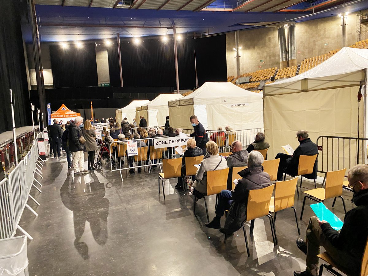 CHU de Lille (@chu_lille) on Twitter photo Retour hier sur l'inauguration du grand centre de #vaccination de Lille
👉 hébergé au <a href="/zenithdelille/">Zénith de Lille</a>, ce vaccinodrome lillois permettra à terme plus de 1300 vaccinations par jour 💉
Merci aux partenaires mobilisés à nos côtés pour leur aide humaine, logistique, administrative🙏 Retour hier sur l'inauguration du grand centre de #vaccination de Lille
👉 hébergé au <a href="/zenithdelille/">Zénith de Lille</a>, ce vaccinodrome lillois permettra à terme plus de 1300 vaccinations par jour 💉
Merci aux partenaires mobilisés à nos côtés pour leur aide humaine, logistique, administrative🙏