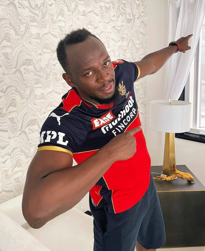 CricUniverse's tweet image. Look who is supporting RCB!
😍
#usainbolt #worldsfastestman #sprinter #jamaica #rcb #supporter #royalchallengersbangalore #fan #ipl #ipl2021 #viratkohli #abd #cricketuniverse #ipl2018 #ipl #cricketnews #ipl11