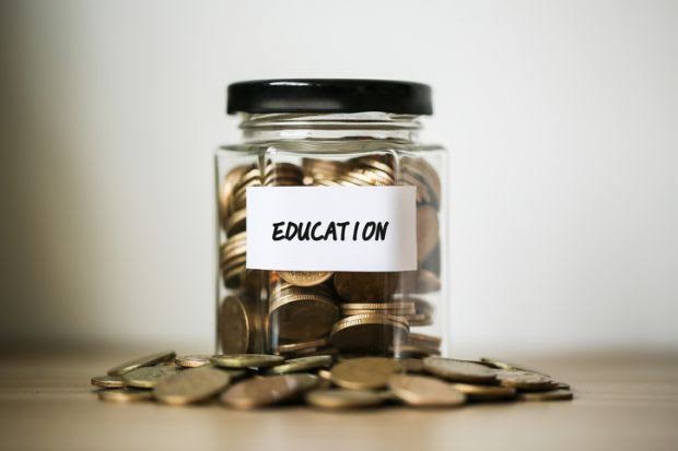 AmmarAtash's tweet photo. Increased Fees will directly affect the literacy rate of Pakistan so plz reduce fees
 #BzuReduceOurFees
@ImranKhanPTI
@ShahzadYunasPTI
@AhsanAliButtPti https://t.co/HoBc6S1JdH