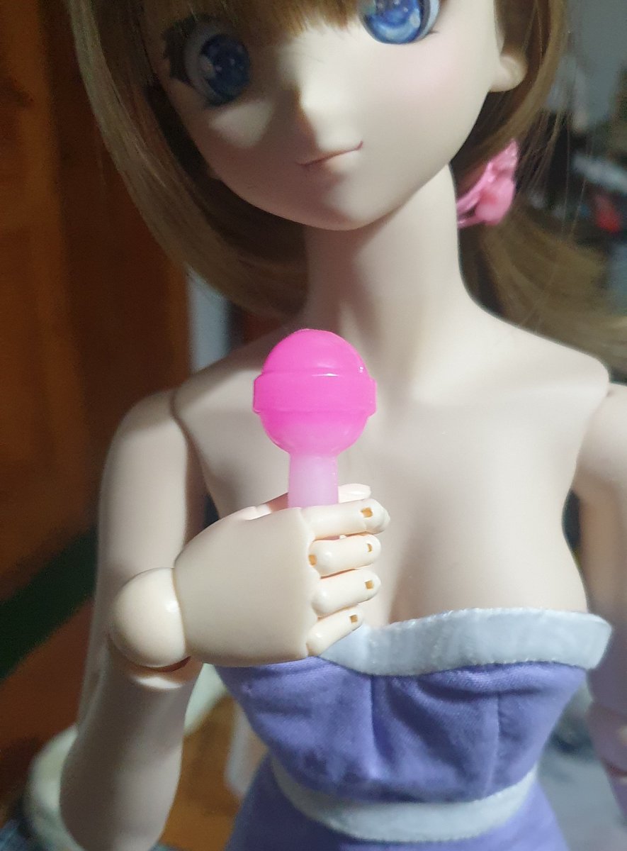 SkerneSewing's tweet photo. I forgot to post these, I got a mould that made a good size staff or wand, and a lollipop.
#bjd #dollfiedream #dd #ใใซใใฃใผใใชใผใ #resinart #bjdprop https://t.co/dyeroGjz3L