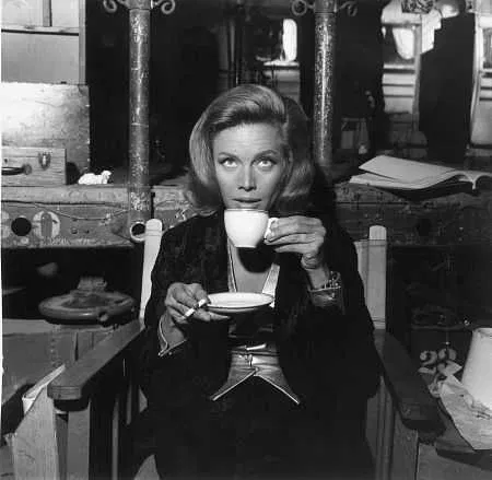 Lemontwiist65's tweet photo. Time for tea and tiffin โ๏ธ ๐ซ #maketimeforacuppa https://t.co/0Nnj6p3w3t