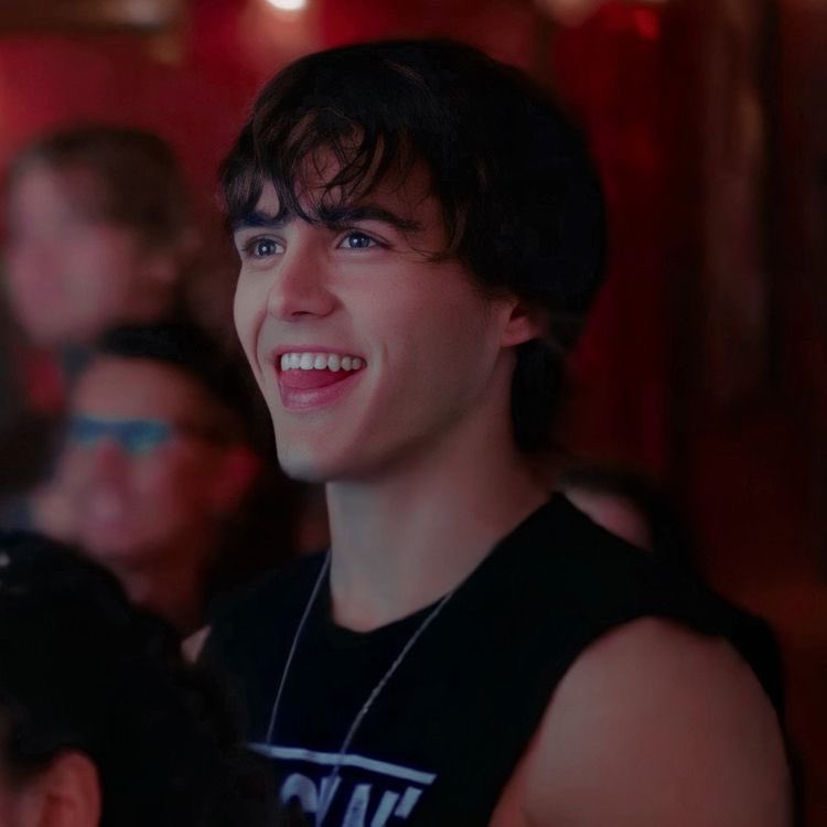 jatplovesyou's tweet image. HI EVERYONE!! i hope you all have a wonderful day today :)) you are such a beautiful person inside AND out &amp;lt;3 luke loves you!!💙💙