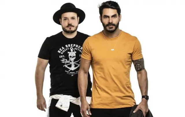 Estadao's tweet photo. Clipe de 'Batom de Cereja', de Israel e Rodolffo, ultrapassa 100 milhões de views
https://t.co/Eckihdfswi https://t.co/l6orjyyilv