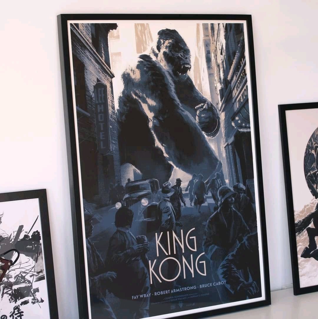 Here some shots from the King Kong screen print. Really amazed by the vividness of the colors despite tending to a dark palette. Did it in collab with the great <a href="/Plakat_Edition/">Plakat</a> You can purchase one at plakat.fr!

#screenprint #kingkong #1933 #poster #illustration