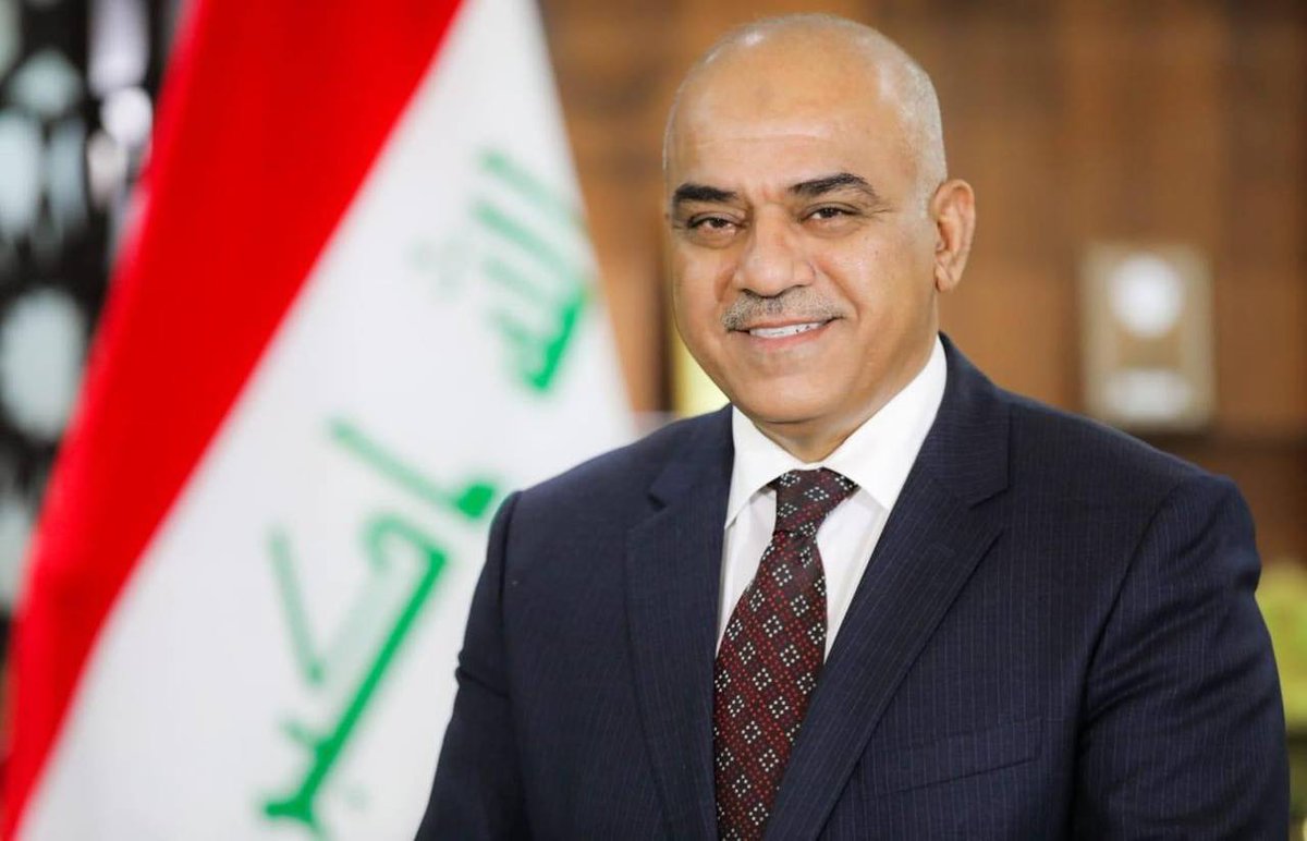 Muhamma96155378's tweet photo. #عاجل مصادر من داخل الحجر الصحي لوزير التعليم العالي تؤكد ظهور مضاعفات  فيروس كورونا المتحور على وزير التعليم العالي وضع قنينة الاوكسجين داخل الغرفة المحجور بها وزير التعليم العالي بعد نقصان نسبة الاوكسجين  بشكل واضح 
#الوزير_مصاب_ويضحي_بالطلاب
#الوزير_مصاب_ويضحي_بالطلاب https://t.co/AmkgxHz6Kx