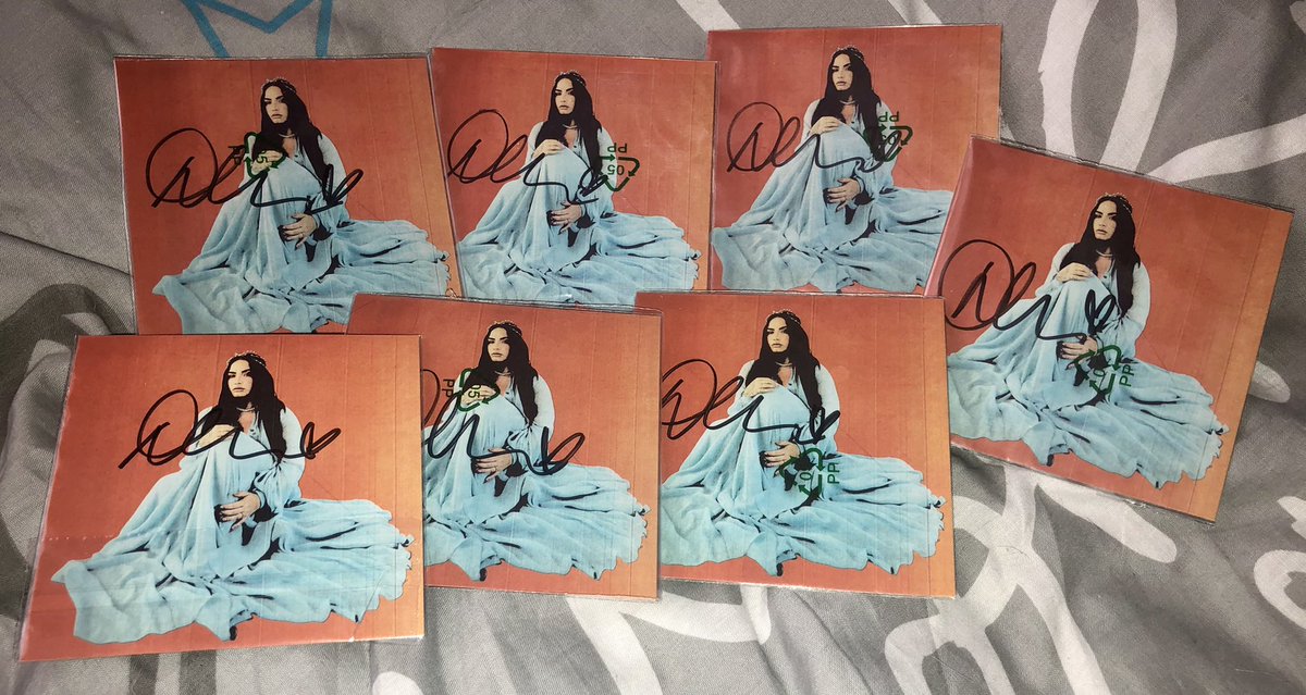 LaraDuffLovato's tweet photo. 5 orders down, 7 to go! 🙌🏼🥰💕
So far... 10 CDs & 19 cassettes ☺️💕
#DWTDTAOSO #StreamDWTDTAOSO https://t.co/v30LMaK3Qp