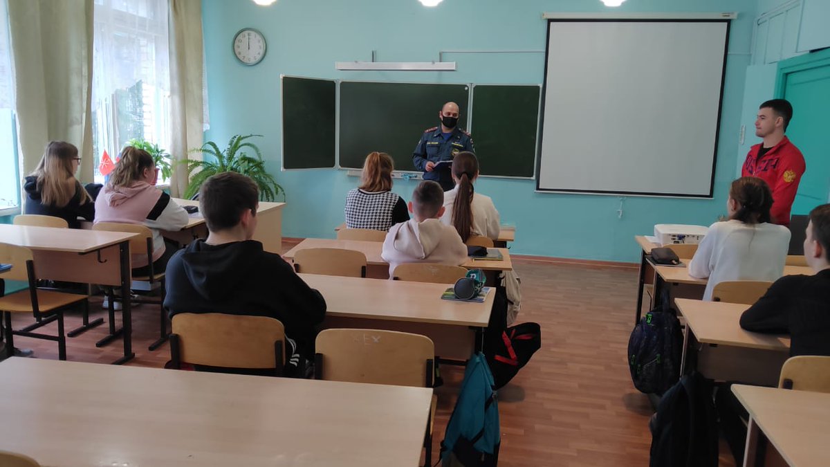 "Профилактика пожаров в быту и повседневной деятельности" - тема занятия с обучающимися 8 класса, проведённого старшим инспектором ОНДиПР по Суворовскому и Дубенскому районам капитаном внутренней службы Аскеровым Э. Ф. о.