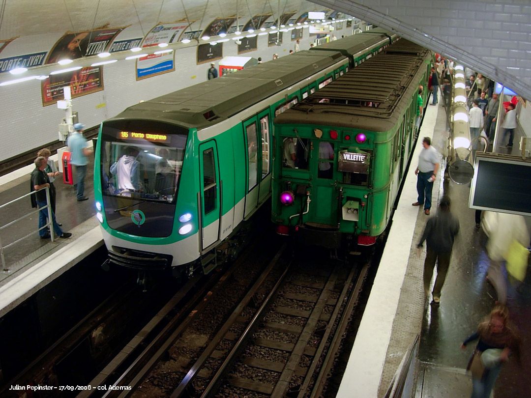 Ademas_metro's tweet image. Aujourd'hui pour cette #ArchiveDuMercredi une photo atypique ! La rame MF-01 001 et la rame A.475 capturée en septembre 2006 à Porte de Choisy @ligne7_ratp à l'occasion des Journées Européennes du Patrimoine et d'une circulation avec public de la rame Sprague de @ratpGroup.