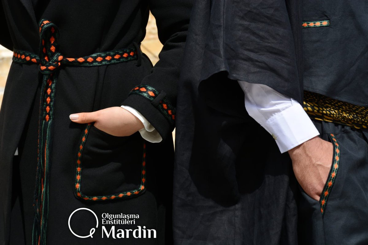 Olgunlasma47's tweet photo. ÇARPANA DOKUMANIN KIYAFETLERLE KULLANILMASI 

Enstitümüz bünyesinde El Sanatları Teknolojisi – El Dokuma ile Moda ve Tasarım Teknolojisi- Kadın Terziliği atölyelerinin ortaklaşa yaptığı ve çarpana dokumanın işlendiği kıyafet örnekleri. https://t.co/6jr7iX9nrr