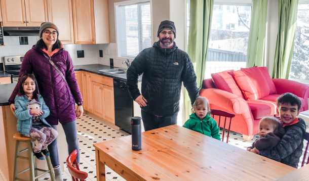 The complexities of managing money can be difficult even without a pandemic.  Now add in a new house purchase &amp; carrying two mortgages? Overwhelming!  That’s what happened to <a href="/MamanLoupsDen/">Lindsay / Maman Loup</a> and her family of six. 
#manulifebank #sponsored bit.ly/3fPnS85