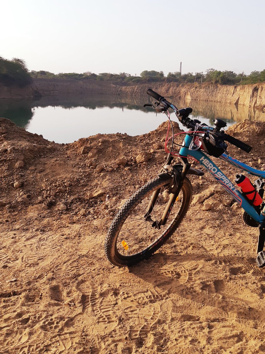 DesaiGini90's tweet photo. World health day-
.
COVID-19 #pandemic, our health is biggest question. It’s time to build a fairer healthier #world for everyone everywhere
.
Encouraging more #solo #rides, choose time and places where you get better #oxygen
.
#womencyclist #Unite2FightCorona #FitIndiaMovement https://t.co/pJeeBVVKab