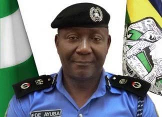 sowore's tweet photo. The Gov of Kogi state, through his deputy Edward Onoja secretly arranged a Magistrate to remand two anti-Buhari activists earlier beaten, molested &amp; tortured in Lokoja. These activists were then driven to A notorious prison in Kabba &amp; remanded. They’re denied legal representation https://t.co/k5HjgOW8ef