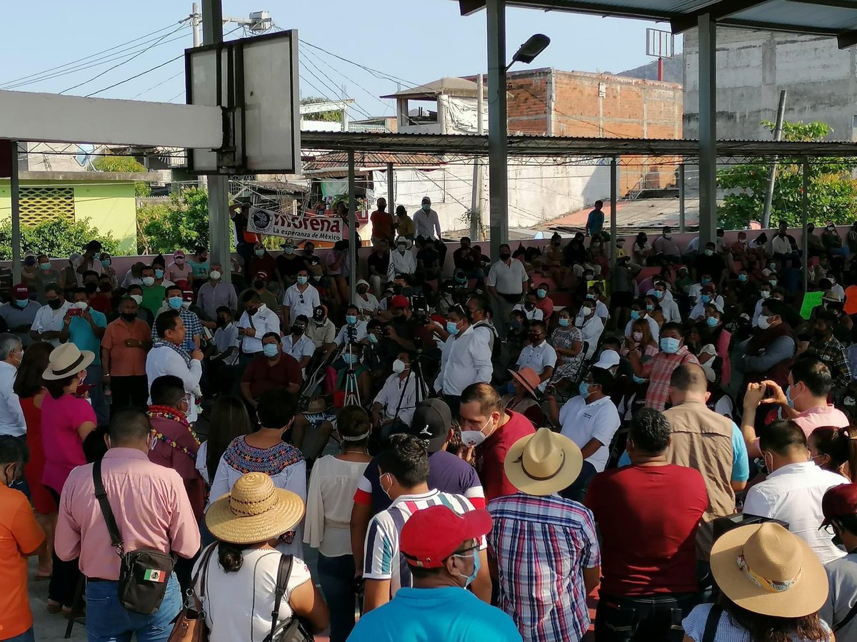 SanAmilcar's tweet photo. Nuestra campaña se hace abajo, con la gente. En contacto con sus problemas. A nuestros ancianos venerables les planteo que la pensión de adultos mayores se actualice semestralmente. Esa fue una lucha que di en Guerrero.

Aquí la iniciativa que presenté https://t.co/wEAEZM3W1T https://t.co/aHmEwrpA8v