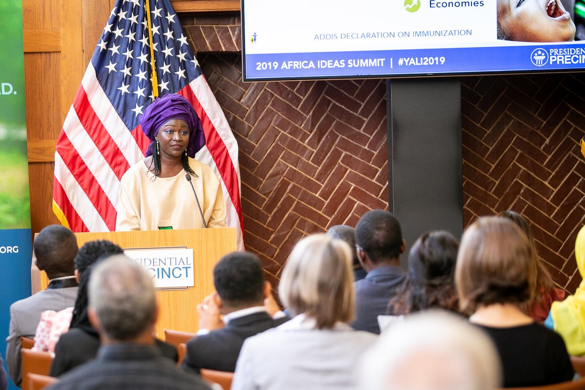 PresPrecinct's tweet image. The #WorldHealthDay theme: “building a fairer, healthier world” is a daily goal for @CSAMBOU. Read more about her work for a strengthened healthcare system and promoted vaccination efforts through @oafress.

bit.ly/3cXNFZP

cc: @usembassydakar, @WashFellowship