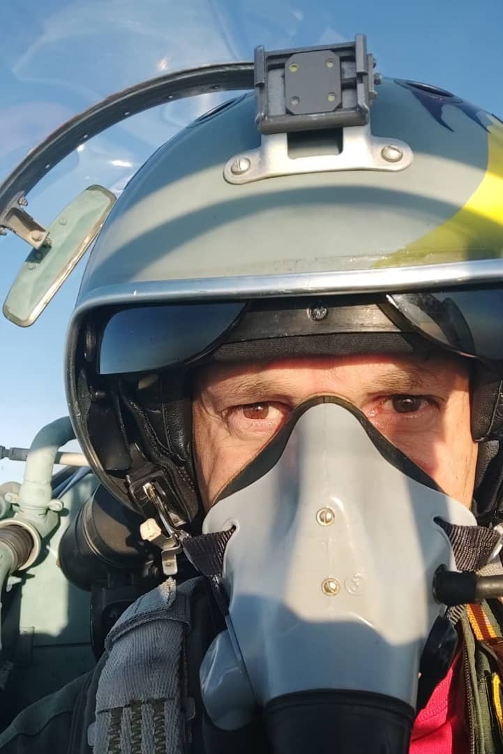 GJPedroJuliac's tweet photo. #7Abr || En el Día Internacional del Piloto Aviador, elevo un merecido reconocimiento a los profesionales del aire, destacando el compromiso con el que asumen la noble misión de conectar naciones, que la Virgen de Loreto bendiga el despegue y aterrizaje de cada uno de ellos. https://t.co/lyHOyLDKAa