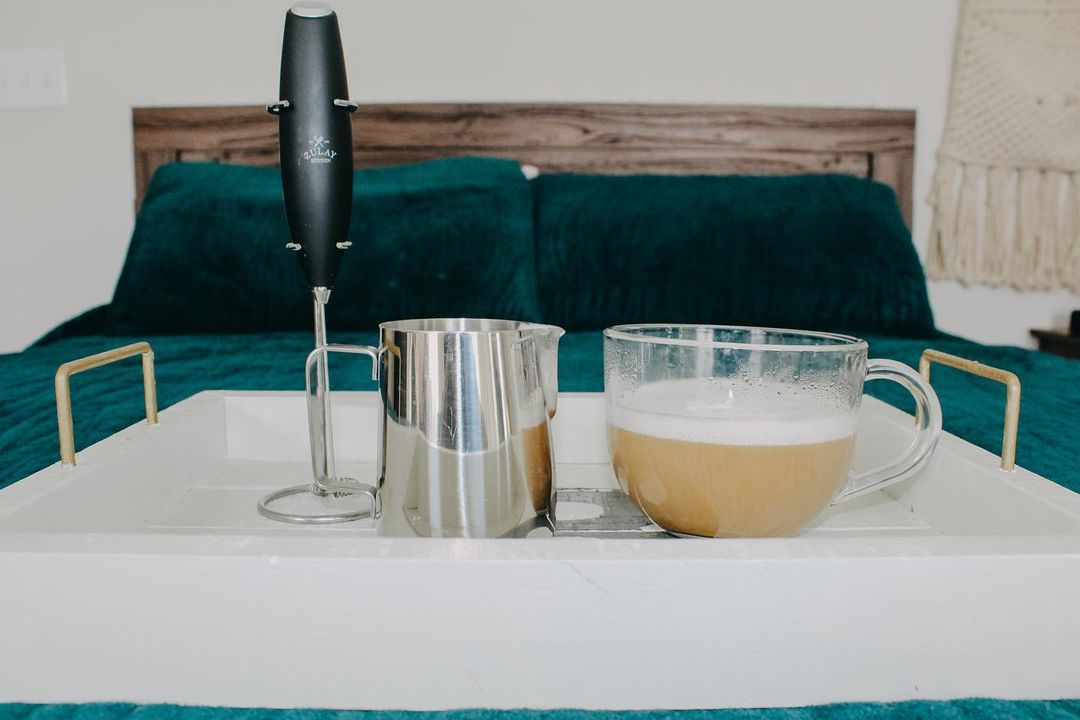 milkboss_us's tweet photo. Coffee and foam milk equals heaven! ☕👼🏻

@mamaoftoddlers loves her Milk Boss Milk frother because it creates creamy, rich froth in seconds! 

Enjoy FREE SHIPPING now sitewide! Link in our bio! https://t.co/iPw1Vqes1J