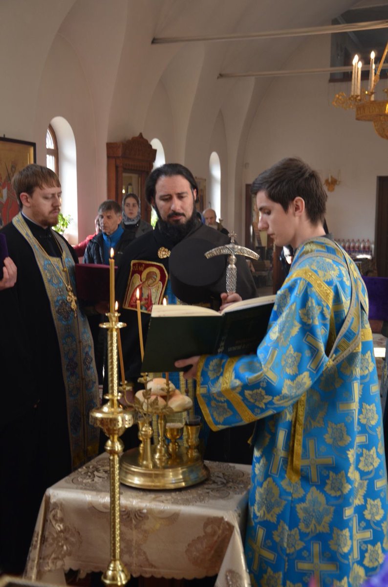 Литургия в праздник Благовещения. #Луганск #Луганская епархия. shar.es/aoUAOj