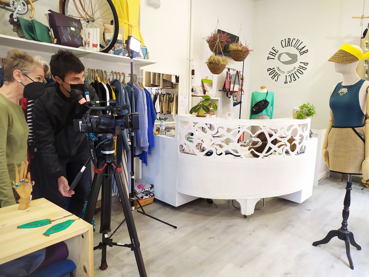 CircularProject's tweet image. •Promoviendo la #EconomiaCircular desde la Industria Textil• 🩱♻️

🎥 Grabando con él equipo de @HazteEco
No te lo puedes perder, transmisión el 24 de Abril por @neox ⚡🙌

#HazteEco #modaeco #modasoatenible #modaetica #modacircular #upcycling #economiacircular #ecosostenible