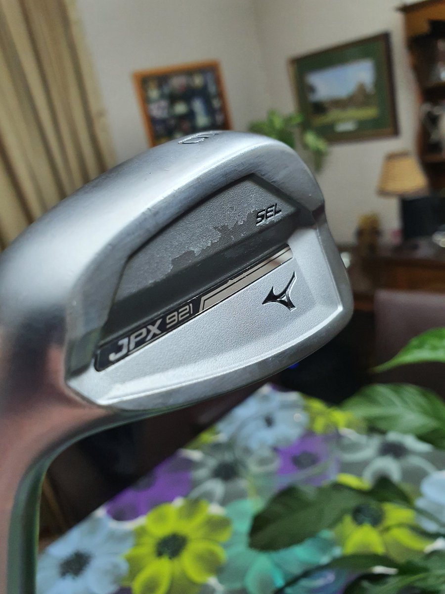 JonKappy's tweet photo. @MizunoGolfNA @MizunoGolfEU ever seen this before on the SELs? My clubs are 10 rounds old and I am being told that it is club congestion. These are the best irons I have ever played but this does not look right. https://t.co/yl5GLiflPT