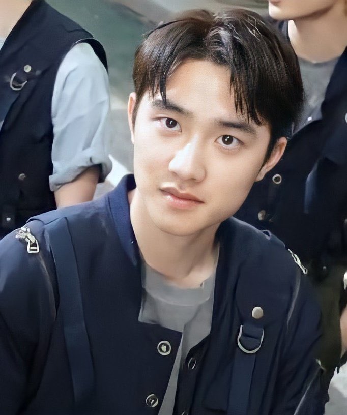 loeysofitha's tweet photo. udh nongol aja luh kyungsoo,pakai acara pamerin jidat entar pada oleng saingan gw nambah anjir😭
Mana ganteng banget lagi 😭👍
Terus pakai acara senyum ama joget2 lagi😭
#9ToEternityWithEXO
#9YearsWithEXO
#EXO9thAnniversary  
#영원한_우리의_피터팬_엑소
@weareoneEXO https://t.co/CXbI1f9nci
