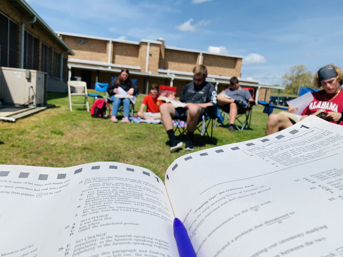 MrsSmith_RCS's tweet photo. #ACTPrep is better outside! I am thankful for this gorgeous day and these dedicated students! @Russellville_HS https://t.co/RmAVipZtng