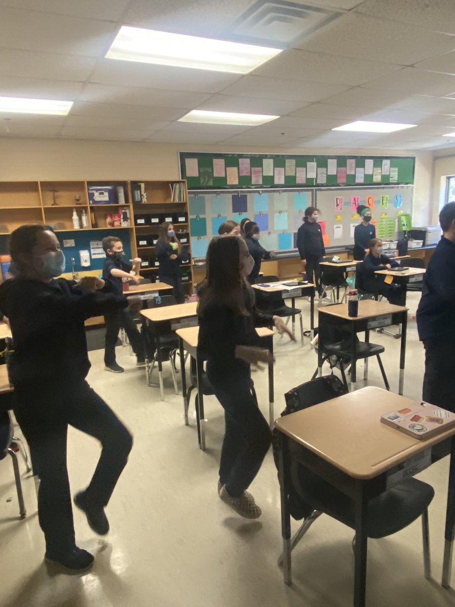 DPA français avec la classe de 5/6 <a href="/OLVMWolverines/">Our Lady of Victory</a>