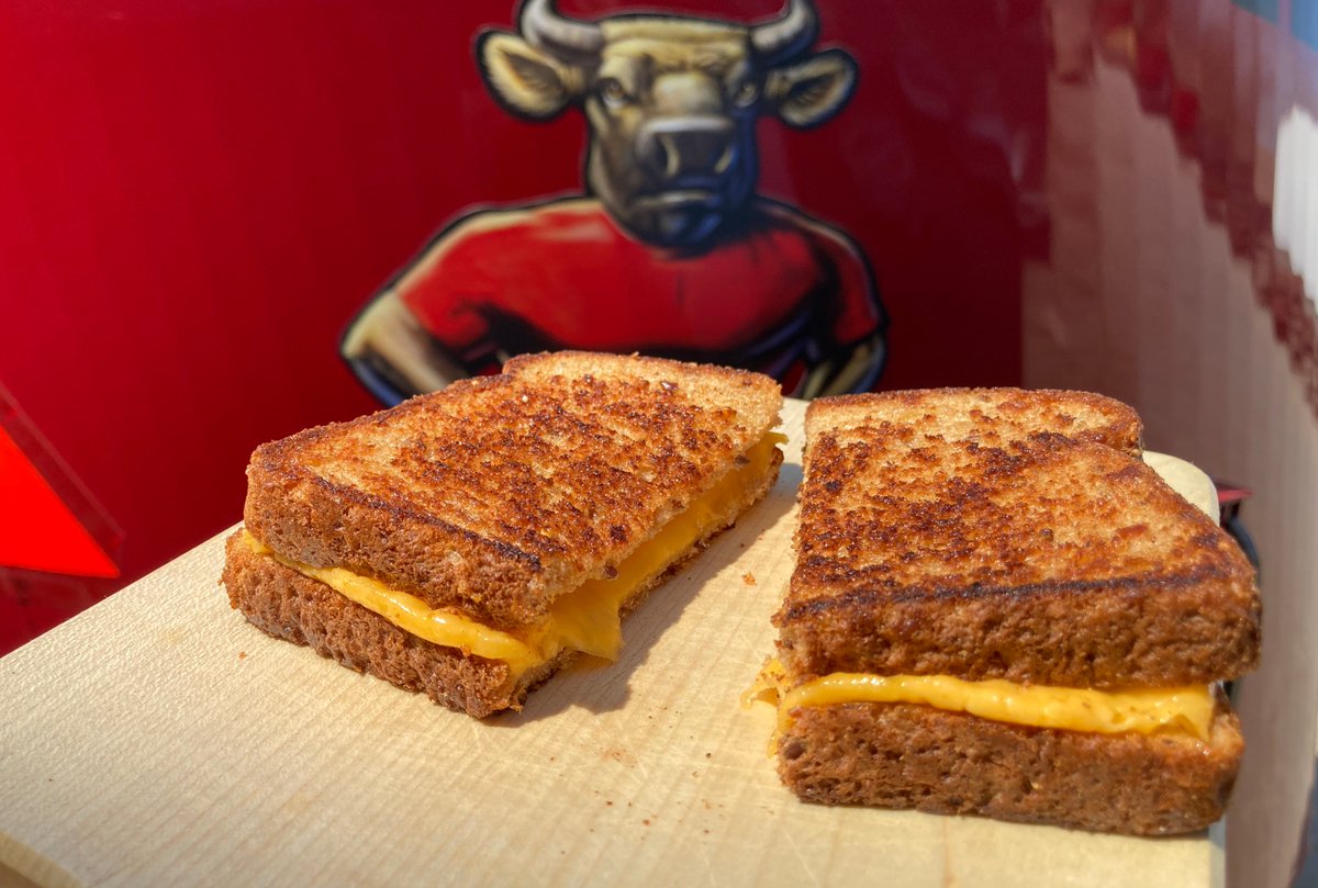 Joining in on the #GreatCanadianGrilledCheeseChallenge fun. #CDX2021