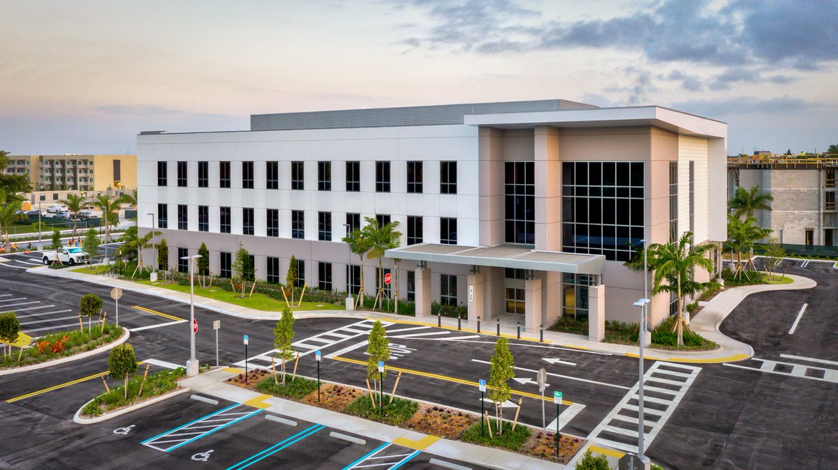thebiggreenw's tweet photo. Proud to complete this new 51,000-square-foot medical office building for @HTA_Pulse at Jackson South Medical Center in #Miami!
#ArcherWestern #WalshAtWork #Healthcare https://t.co/jXnVwDWyXk