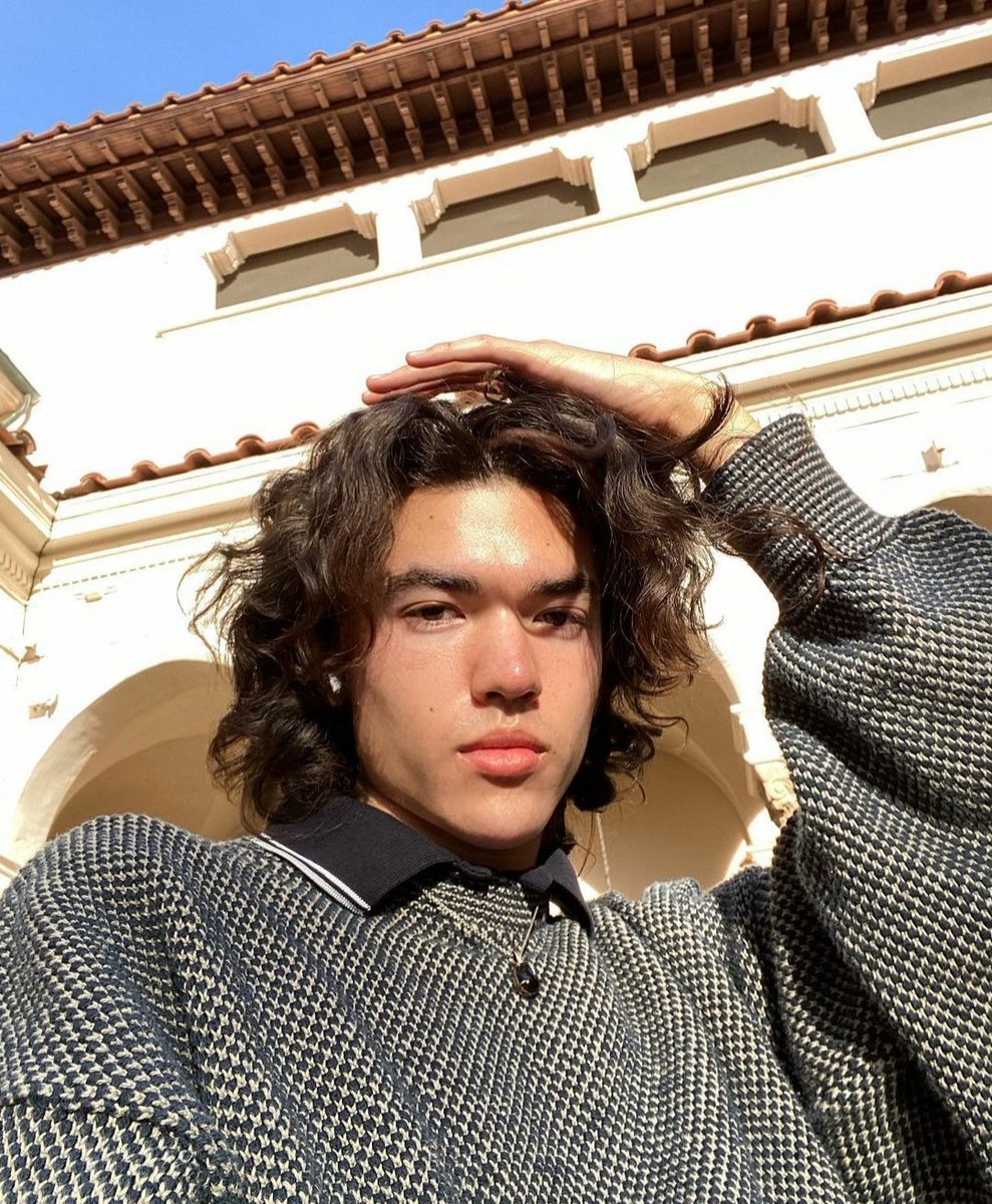 _cuddleconan's tweet image. O Conan apagou/arquivou essa foto 😐
Que pena pq ele tá um gato nessa foto