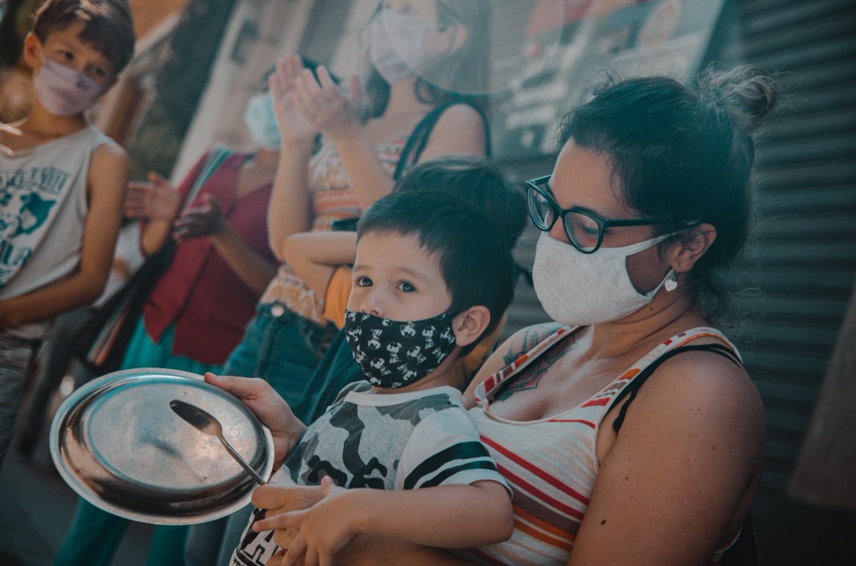 Familias que vivien con familiares, esperando que termine el proceso de entrega de sus llaves.
Hoy luchan por nuestras casas 
#SorteoEba #ReconstruccionArgentina 
#CasaPropia 
<a href="/lucianoscato/">Luciano Scatolini</a> <a href="/jorgeferraresi/">Jorge Ferraresi</a> <a href="/MinHabitatAR/">Ministerio de Desarrollo Territorial y Hábitat</a> <a href="/Procrear/">Procrear</a> <a href="/EbaProcrear/">PROCREAR EBA</a> <a href="/BancoCiudad/">Banco Ciudad</a> <a href="/BcoHipotecario/">Banco Hipotecario</a>