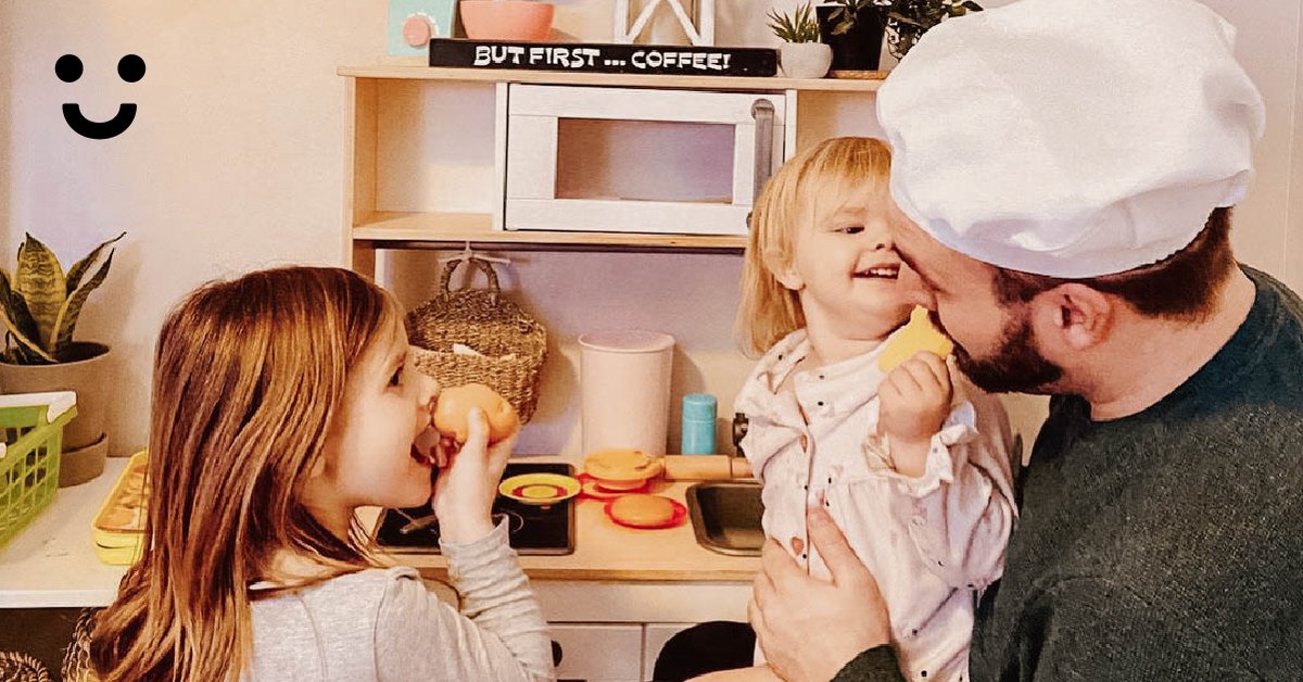 BornReadyOrg's tweet photo. One order of brain-boosting imaginary play, coming right up! Playing pretend kitchen or restaurant is a great way to engage in exploratory play. 🥗 🍕 🥤
Thanks to @ justdadbloggin on Instagram and his little ones for serving up the cuteness!
#BornReady #BornReadyMovement https://t.co/kSsYrJn18t