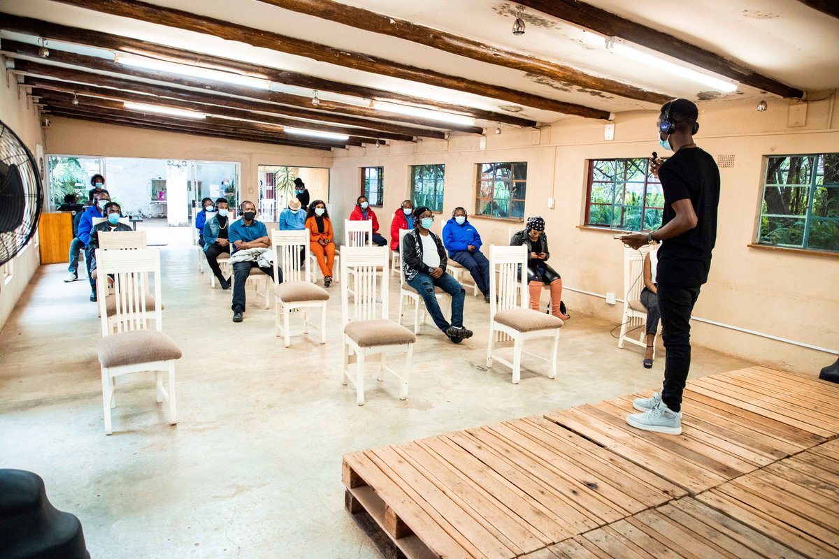 OxygenJl's tweet image. Ladies and gentlemen....

Thank you so much to everybody who attended and experienced @OxygenJl's #IWasHereAlbum listening session this past Saturday at @LegendsBackpack. You all made his first event SENSATIONAL!

📸 @shaaq_d is always a legend.

#JLMovement #TiniTwitter