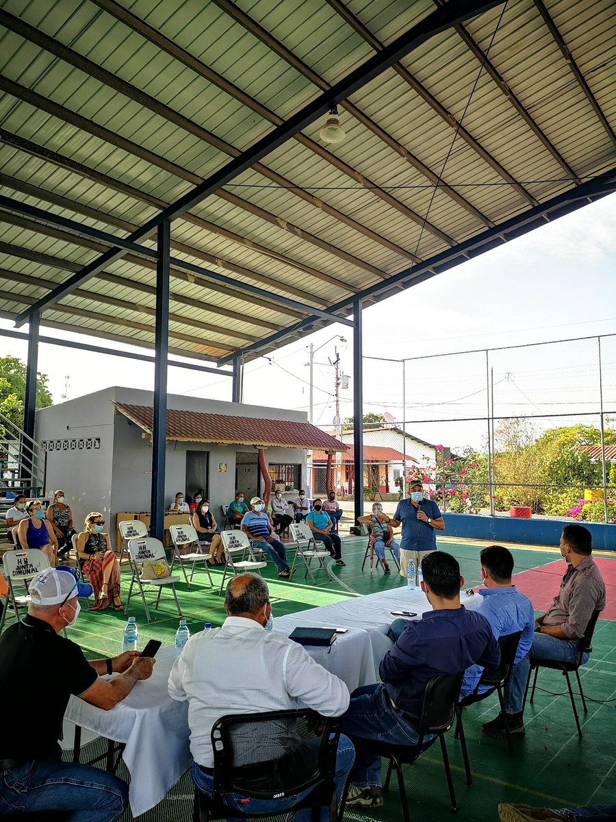 Hay quienes dicen no voy a reuniones porque es perder el tiempo...que lastima si yo a la primera me hubiese rendido no lograría nada de lo que hemos logrado.
Seamos parte de la solución y no del problema, investiguemos, involucrémonos, participemos,desde afuera todo se ve facil