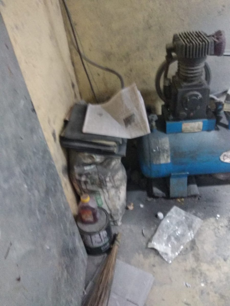 CharkopWarriors's tweet photo. @MeMumbaikar13 @mybmc @mybmcWardRS @CMOMaharashtra @MhadaMitra @CPCB_OFFICIAL @moefcc @rsprasad @PrakashJavdekar @Mumbaikhabar9 @MumbaiMirror @MNCDFbombay @CPMumbaiPolice @UrbanGreenIndia @LocalPressCo @JaiMaharashtraN @mumbainews24x7 @mayor_mumbai @mayurshetty01 @mumbainews12 @MCGMConstPermit @mybmcHealthDept @MCGM_BMC @CMOMaharashtra @OfficeofUT @uddhavthackeray check how dangerous &amp; hazardous chemical stored &amp; spray painting done in Residential area touching building which may cause lungs problems in Sr. Citizens &amp; infants. Factory working 24X7 creating huge pollution in entire area. Pl act https://t.co/TmkbBWU96d