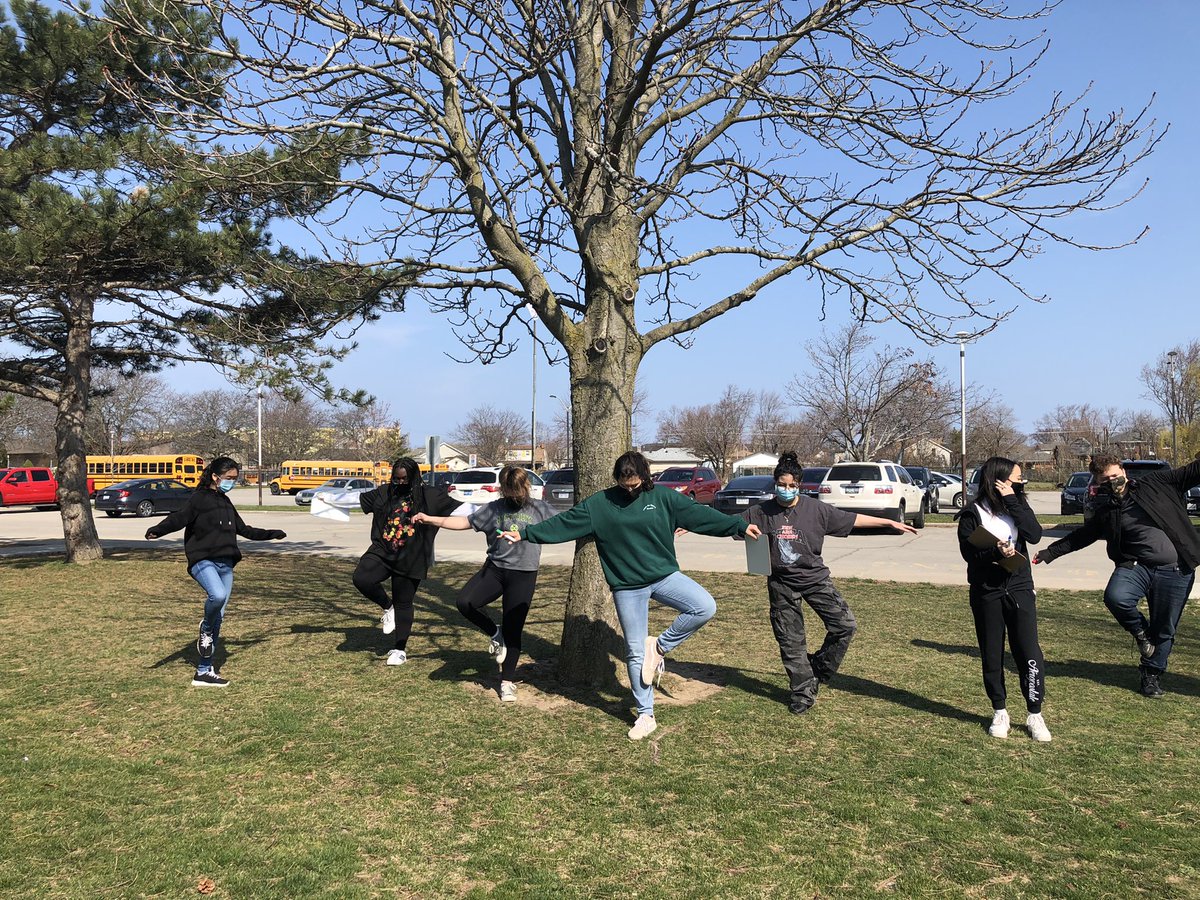 #iDAC class took our grammar lesson outside today. It’s so good to get outside! <a href="/DSBNAcademy/">DSBNAcademy</a>