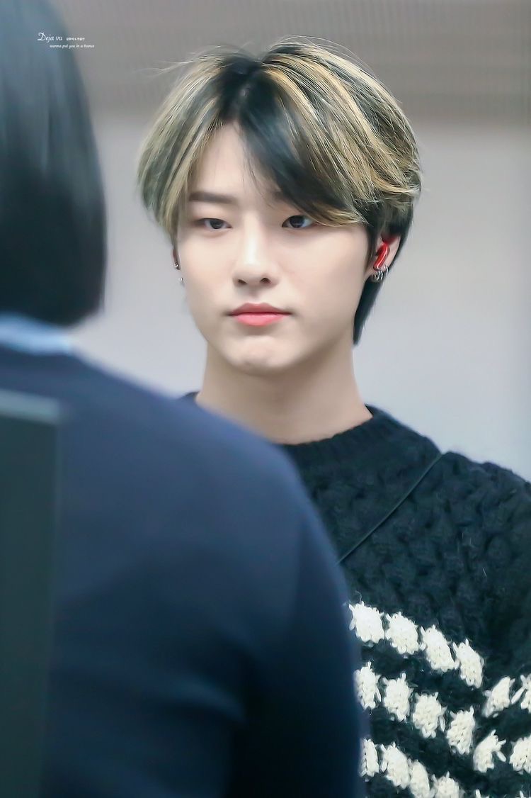 seungyounfolder's tweet photo. look at him #seungyoun #woodz #조승연 https://t.co/SfXhx6sNCJ