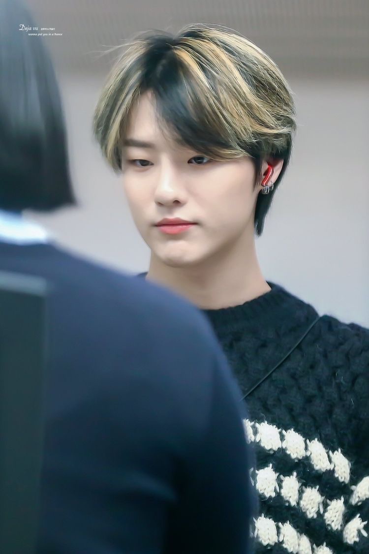 look at him #seungyoun #woodz #조승연